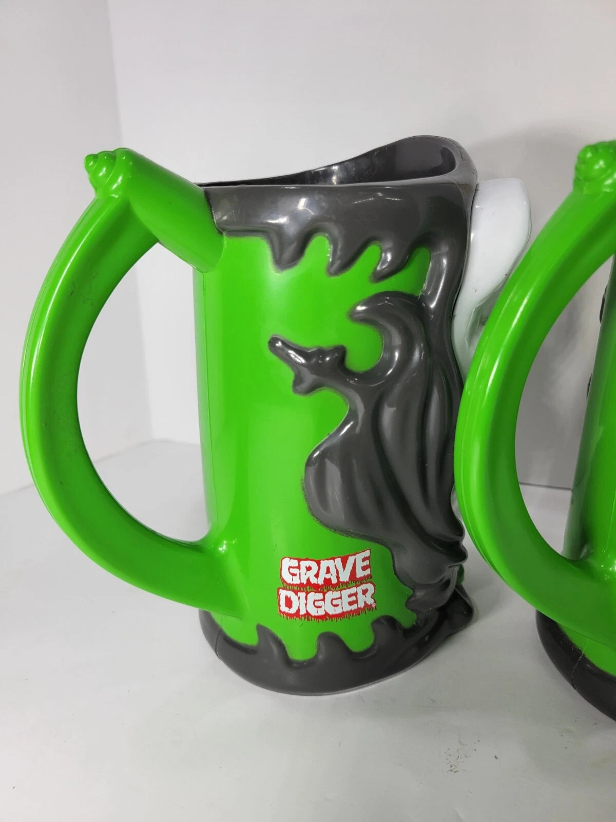 Monster Jam GRAVE DIGGER Souvenir Light Up Drink Mugs/Cups 20 oz. | eBay