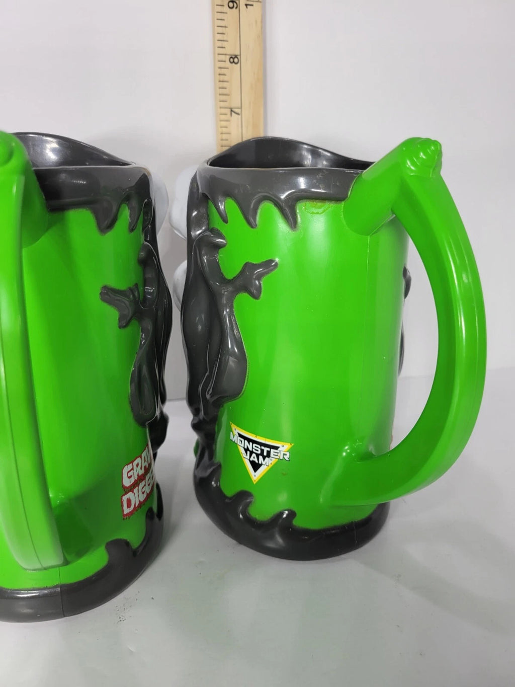 Monster Jam GRAVE DIGGER Souvenir Light Up Drink Mugs/Cups 20 oz. | eBay
