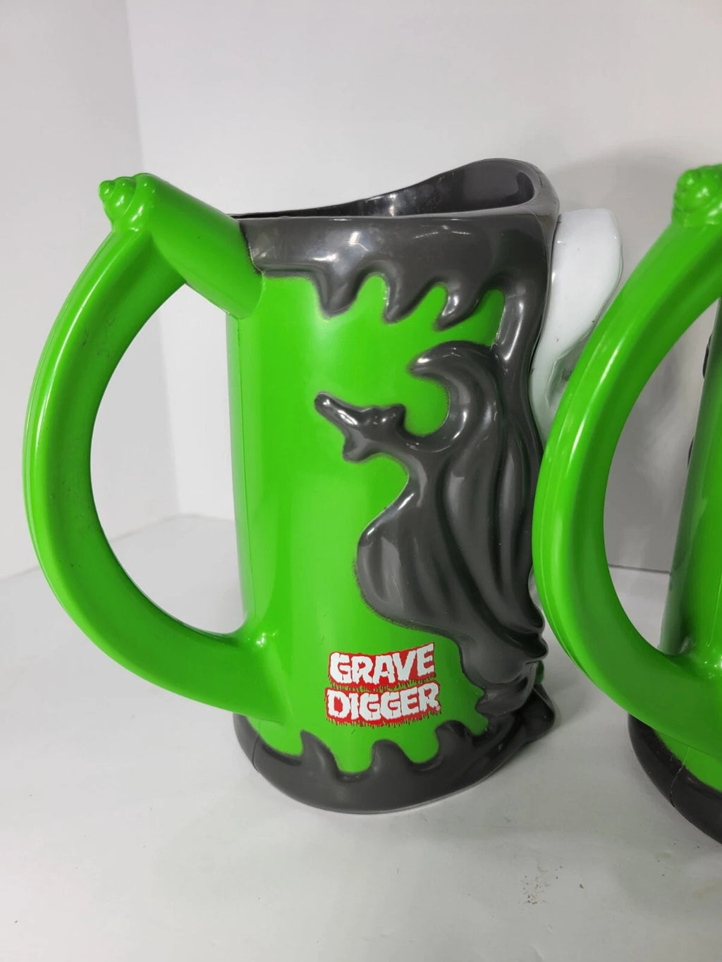 Monster Jam GRAVE DIGGER Souvenir Light Up Drink Mugs/Cups 20 oz. | eBay